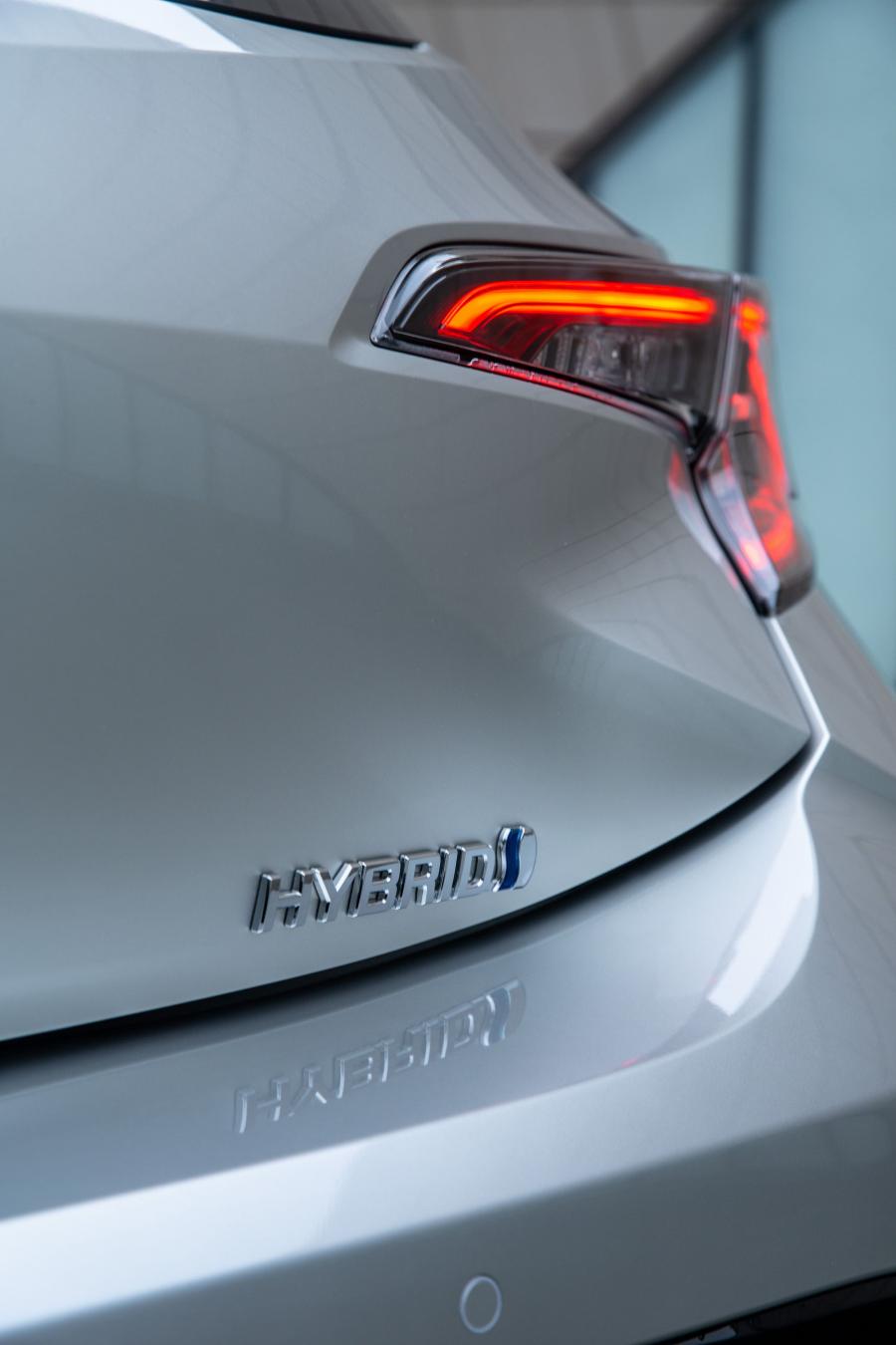 Детали экстерьера Toyota Corolla Hybrid 2019 года  (UK) (фото 40 из 40)
